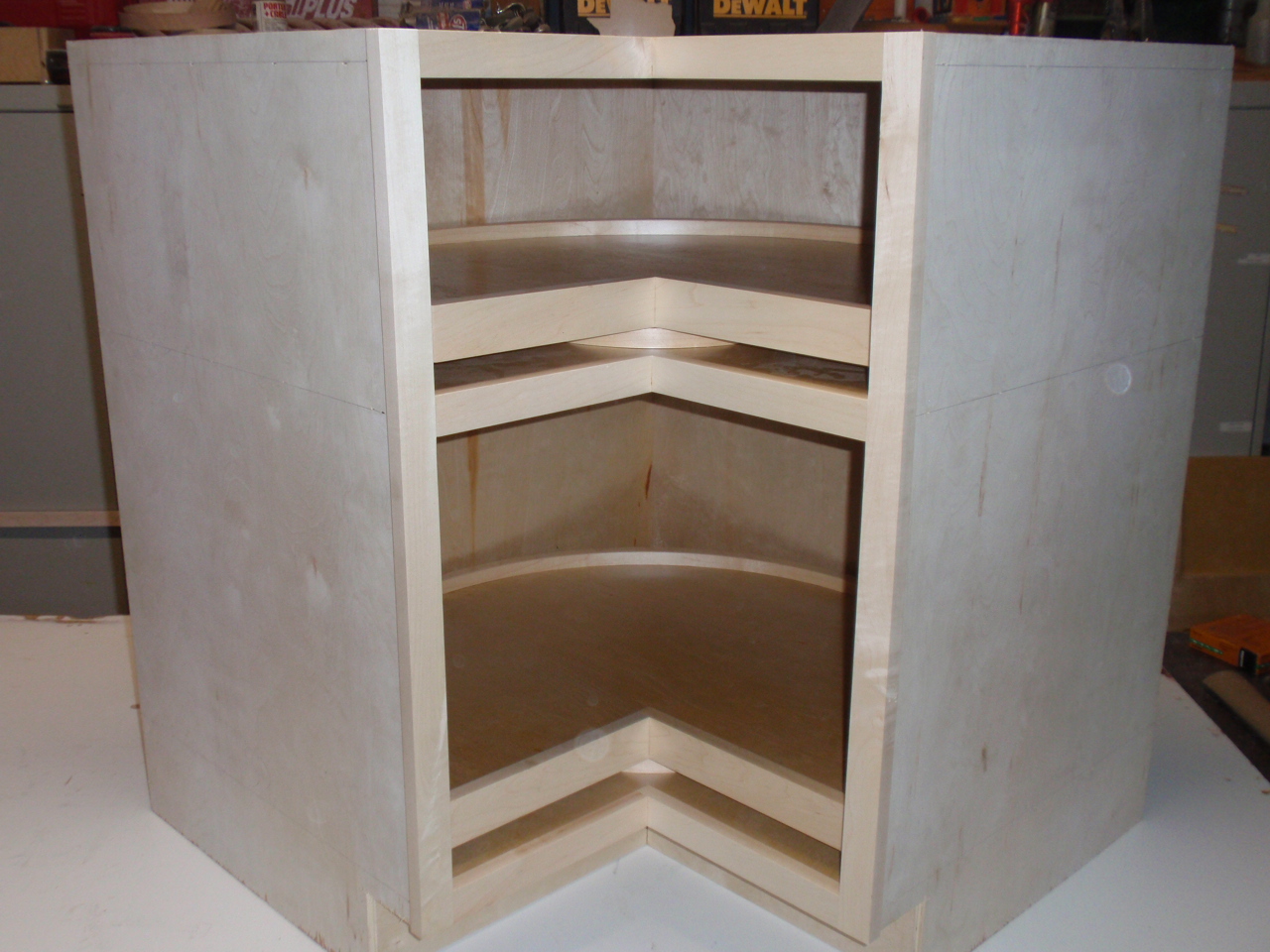 Fully assembled easy reach lazy susan with 1000 pound load rating per shelf